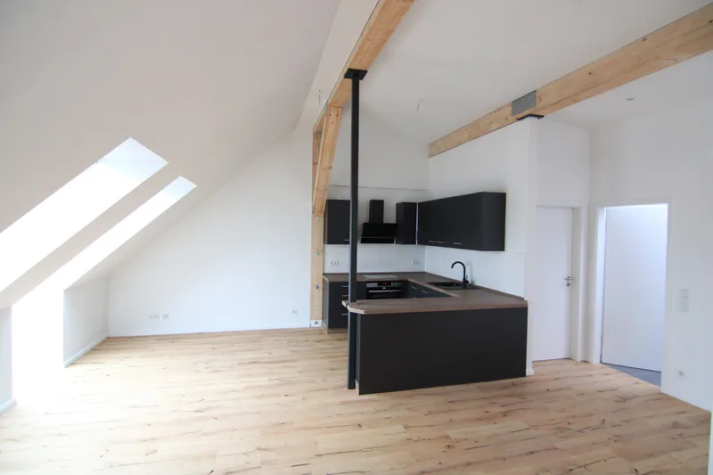 Spektakuläres Terrassen-DG im eleganten Zweitbezug/DG-Neubau in der Sonnenallee! — photo 1